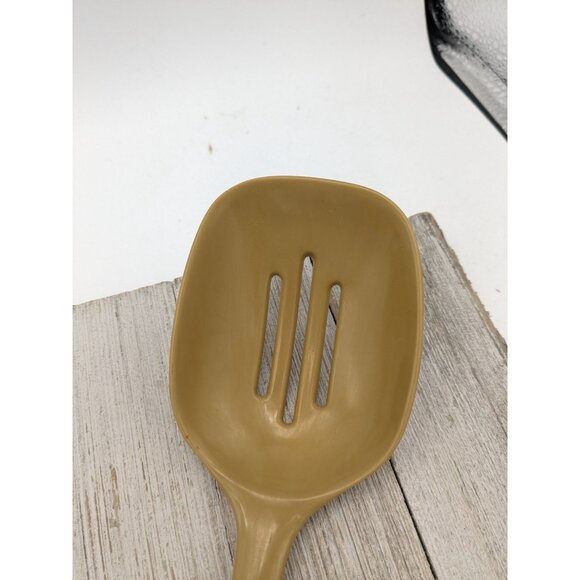 Hutzler Slotted Serving Spoon Melamine 10" Mustard No 532 - Picture 2 of 8